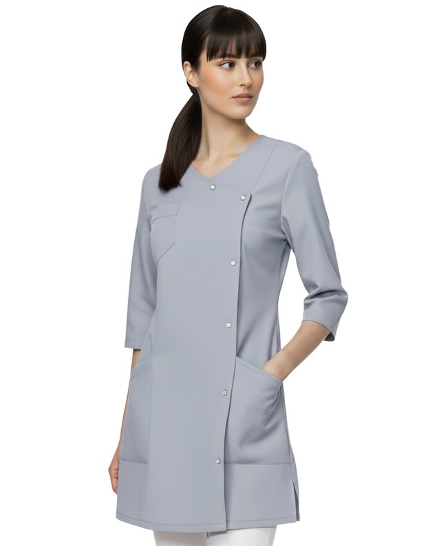 MSV_Tamprus per šoną susagstomas švarkelis su perliukais. Šviesiai pilkas