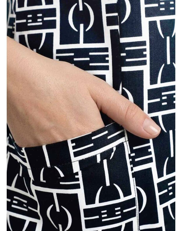 Moteriškas medicininis kostiumas su elastanu. Grafika 1