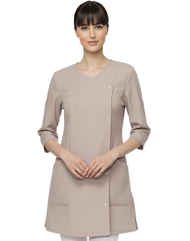 MSV_Tamprus per šoną susagstomas švarkelis su perliukais. Balinta kava.