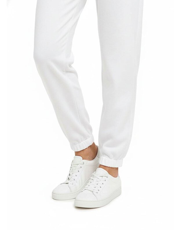 Švelnaus ir tampraus audinio medicininės kelnės su guma. Baltos